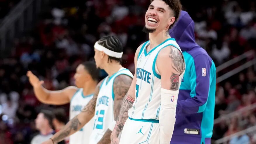 LaMelo Ball leva susto de Halloween e diverte fãs com pegadinha do Charlotte Hornets