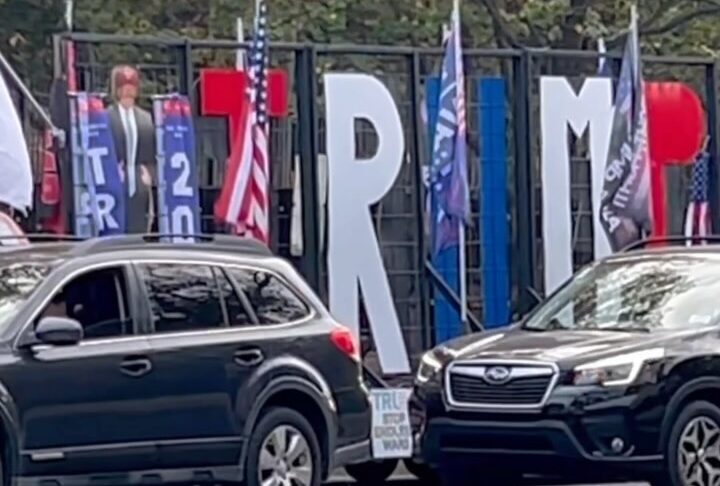 Apoiador de Trump celebra resultado eleitoral em frente à residência de Kamala Harris; VEJA VÍDEO