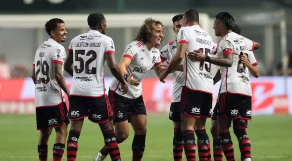 Comemoração do gol de David Luiz em Cruzeiro x Flamengo - Brasileirão
