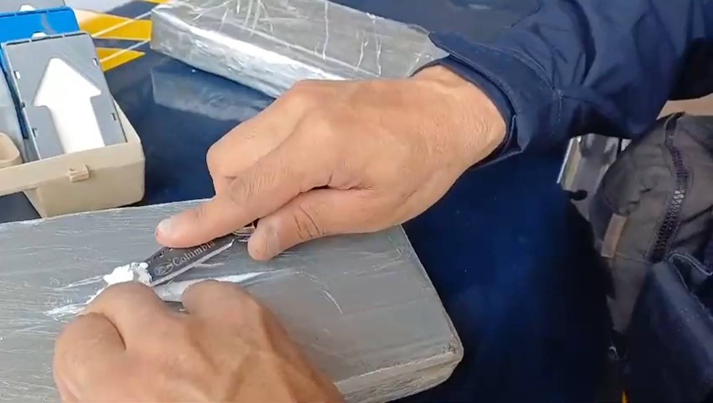 Mulher grávida é presa com cocaína amarrada nas pernas em Goiás; VEJA VÍDEO