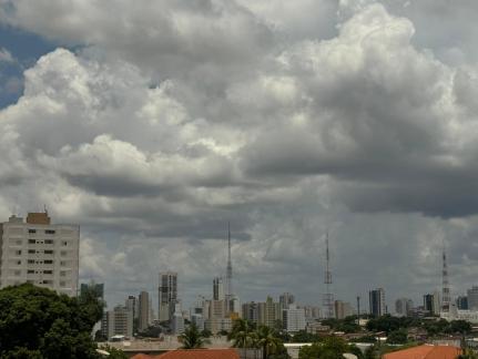 Previsão de Temporais e Sol Intenso em Cuiabá