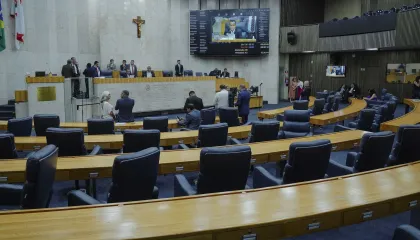 Vereadores aprovam 37% de aumento em seus próprios salários em apenas 23 segundos; SAIBA TUDO