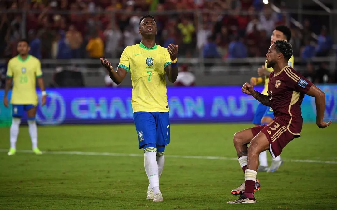 Vini Jr. lamenta pênalti perdido para a Seleção Brasileira diante da Venezuela pelas Eliminatórias