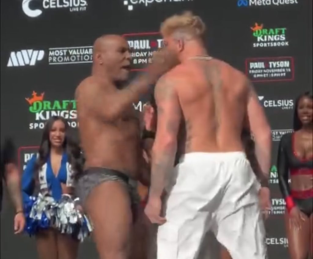 Mike Tyson acerta tapa em Jake Paul durante pesagem para luta