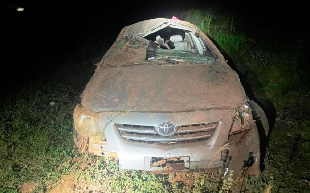 Motorista é internado com fratura ao capotar em rodovia de MT