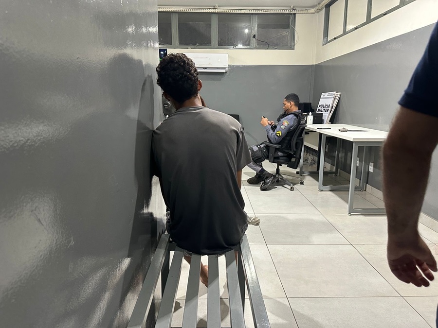Homem é preso em flagrante ao ameaçar esposa com facão em Cuiabá