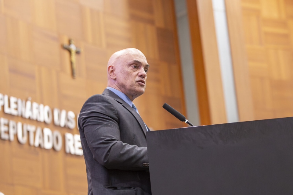 Alexandre de Moraes comenta sugestão de evitar uso de vermelho em Mato Grosso