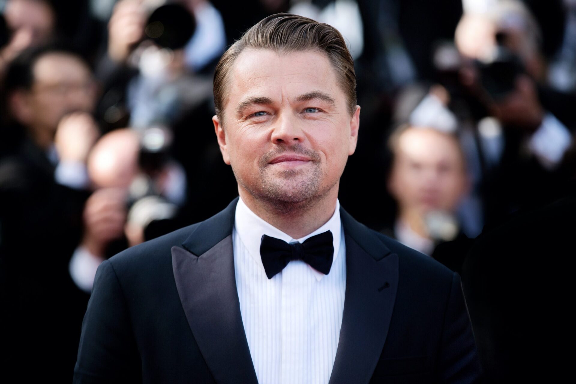 Leonardo DiCaprio ignora homenagem em hotel nas Fiji e é criticado; VEJA VÍDEO