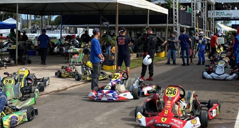 Copa MT de Kart Reúne Mais de 100 Pilotos e Oferece Show de Cleber e Cauan