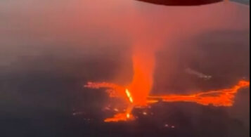 Passageiros registram erupção do vulcão Sundhnukur durante voo na Islândia; VEJA VÍDEO