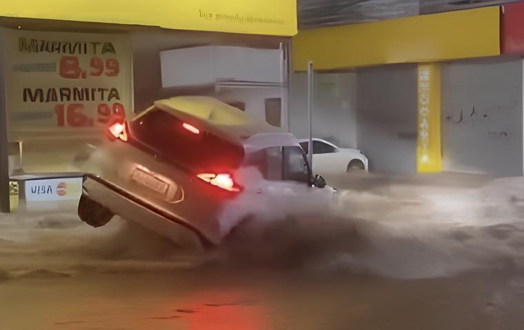 Alagamento em Ceilândia: Populares Tentam Resgatar Vítimas em Correnteza Intensa