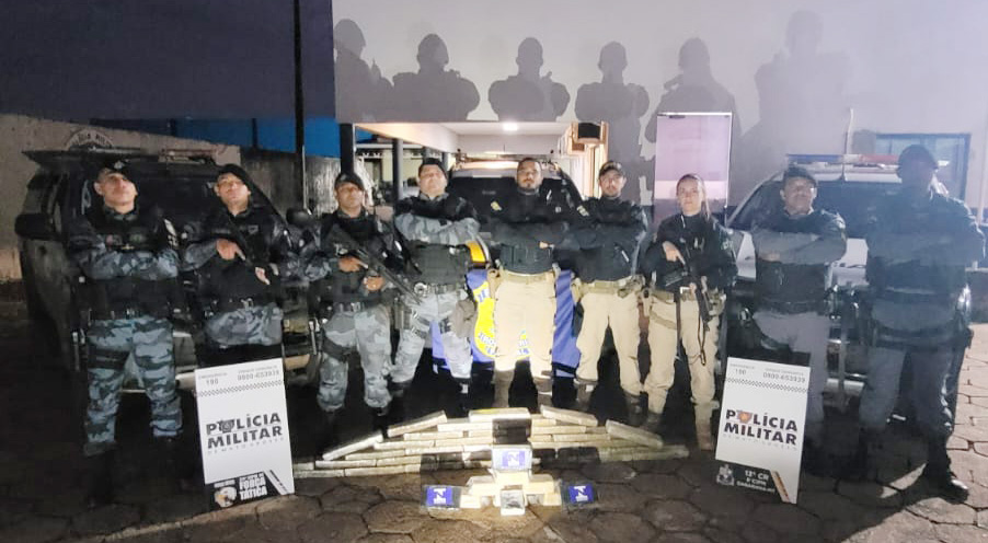 Força Tática e PRF apreendem 41 tabletes de drogas