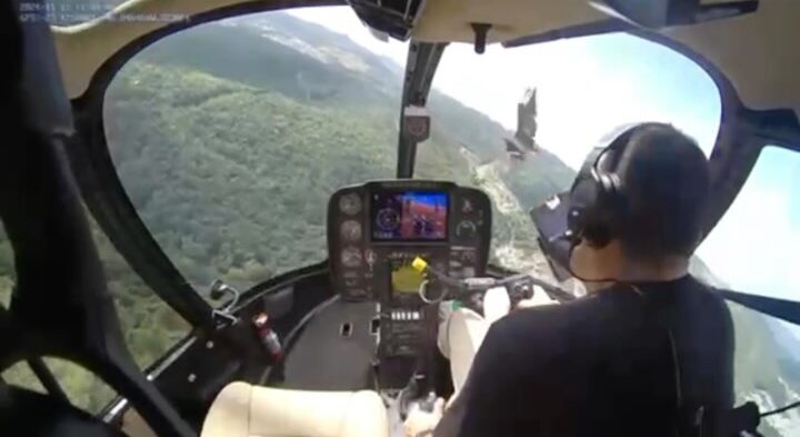 Piloto de helicóptero enfrenta colisão com ave e evita tragédia por pouco; VEJA VÍDEO