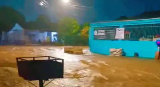 Chuva Forte Inunda Nova Mutum e Assusta Moradores