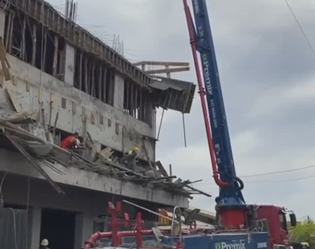 Desabamento de laje em obra em cidade de SC deixa quatro trabalhadores feridos; VEJA VÍDEO