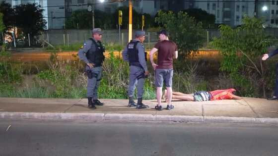 Tentativa de Roubo Termina com Criminoso Espancado por Entregadores em Cuiabá