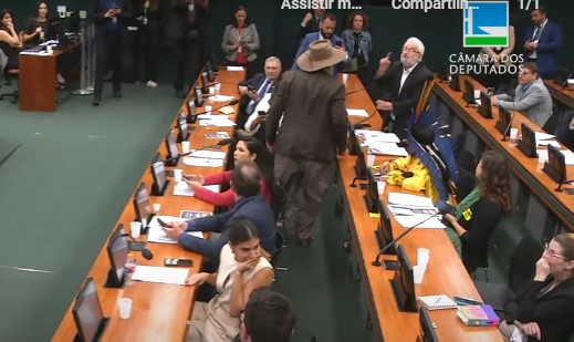 Sessão da Câmara vira palco de barraco entre Ivan Valente e Nelson Barbudo