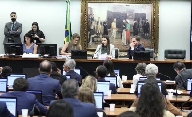Controlada por deputados de direita, CCJ da Câmara aprovou proposta que acaba com as possibilidades de aborto legal no Brasil