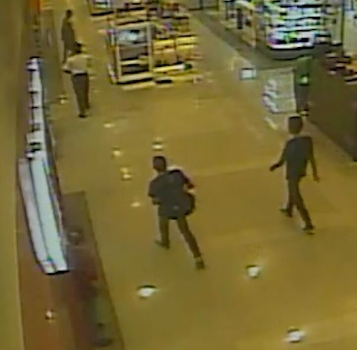 Homem ataca estudante e depreda lojas em shopping no DF; VEJA VÍDEO