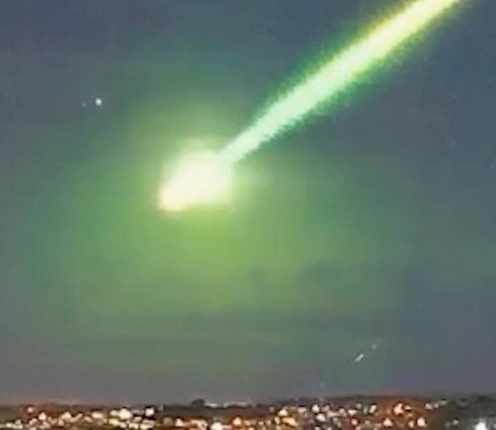 Meteoro risca o céu do Paraná e surpreende moradores; VEJA VÍDEO