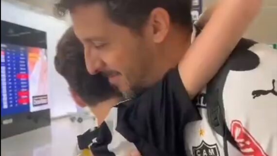 Torcedor Surpreende Filho com Viagem para a Final da Libertadores: Momento Emocionante Viraliza nas Redes Sociais
