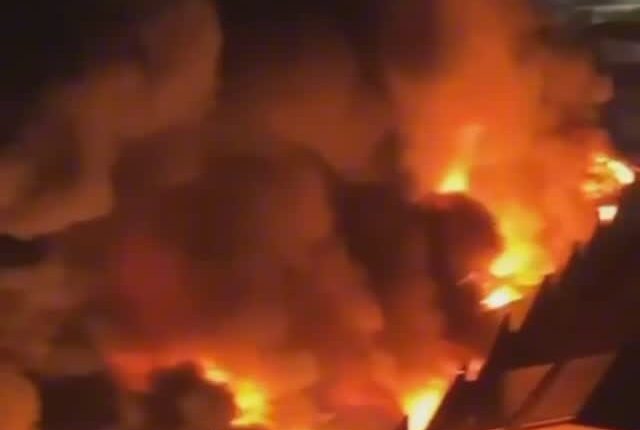 Incêndio de grandes proporções destrói loja Pittol Calçados em SC; VEJA VÍDEO