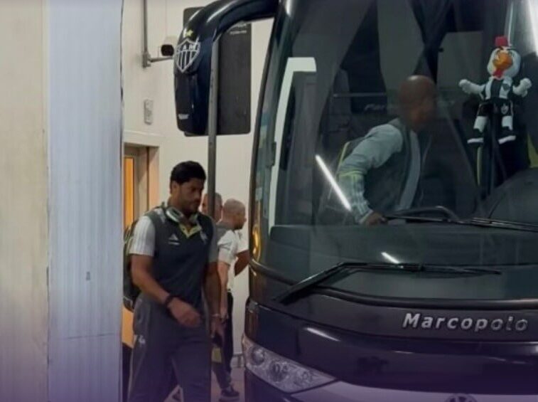 Atlético Mineiro chega ao Brasil em silêncio após derrota na Libertadores; VEJA VÍDEO