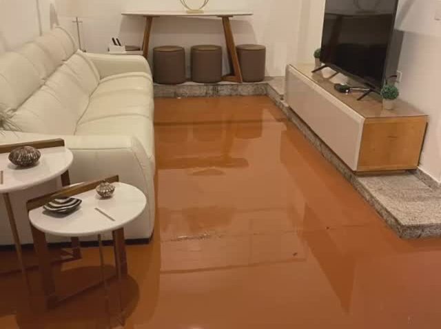 Moradora de condomínio de luxo em SP denuncia enxurrada de lama após obra irregular; VEJA VÍDEO