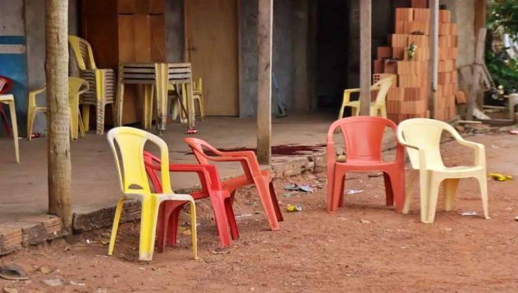 Cliente mata homem e dona de bar a tiros após desentendimento