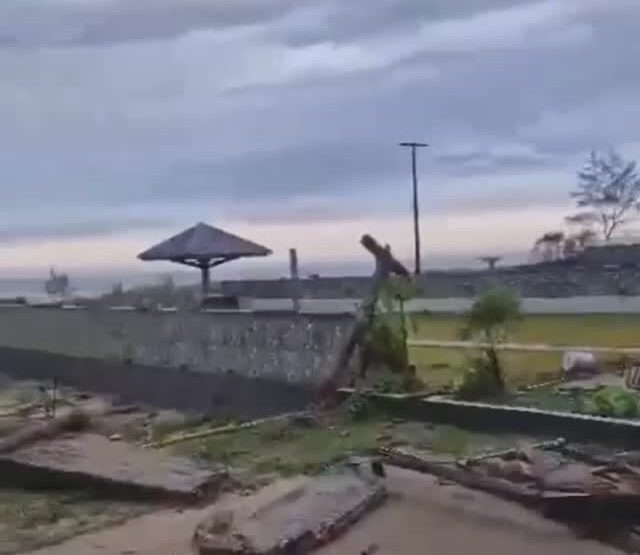Tsunami meteorológico devasta litoral de SC e deixa moradores em pânico; VEJA VÍDEO