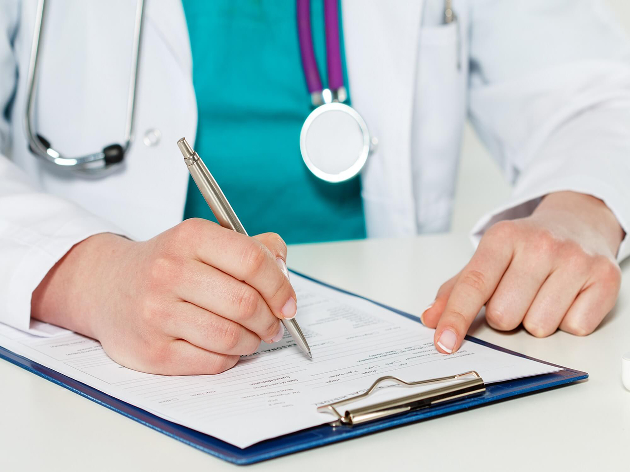 Médico é preso por agressão e injúria após desentendimento com paciente no PR; VEJA VÍDEO