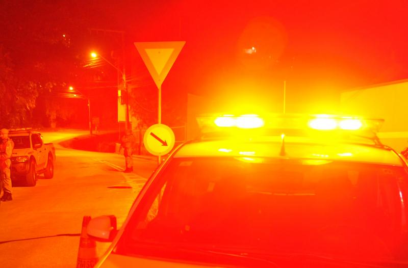 Acidente em Navegantes termina em confusão, ameaças e fuga de motorista; VEJA VÍDEO