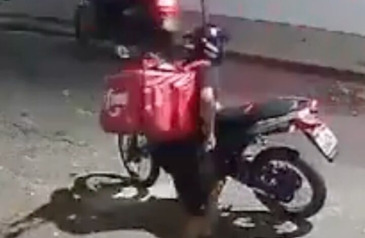 Casal é vítima de criminosos disfarçados de entregadores de delivery no RJ; VEJA VÍDEO