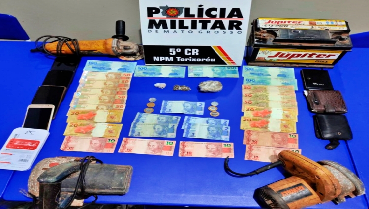 Cinco homens são presos em flagrante por tráfico de drogas pela Polícia Militar