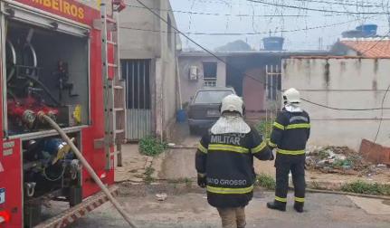 Incêndio de Grandes Proporções Destrói Parte de Residência