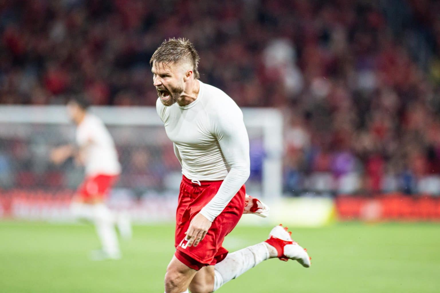 Sasha comemora o segundo gol do Bragantino em Curitiba