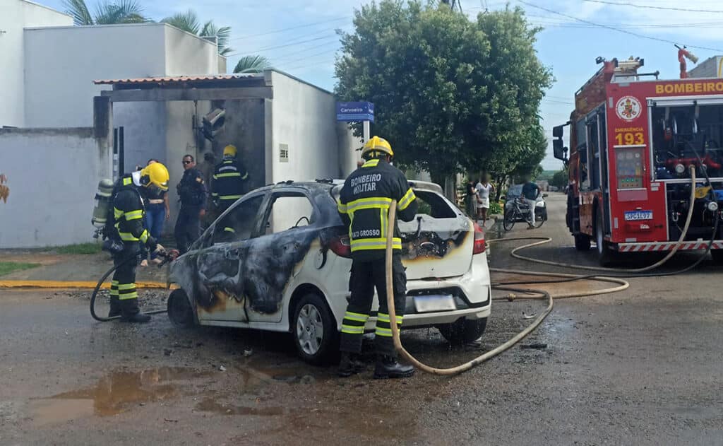 Incêndio destrói veículo e causa danos em residência de Lucas do Rio Verde