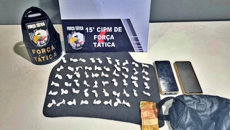 Trio é preso com 58 porções de cocaína em ponto de venda de drogas