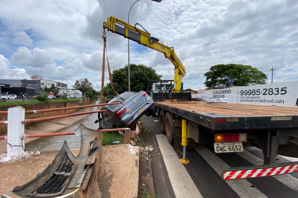 Motorista Sobrevive a Acidente Impressionante na Avenida Ernesto Geisel