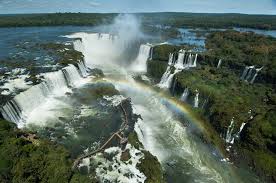 Volume de água nas Cataratas do Iguaçu quintuplica em três dias e encanta visitantes; VEJA VÍDEO