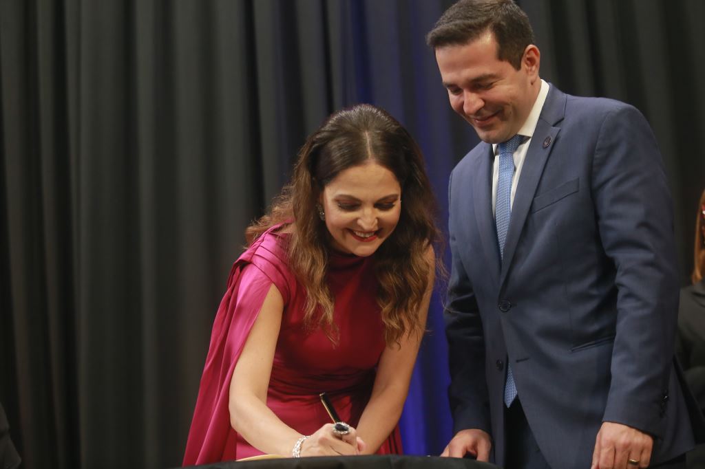 “Hoje iniciamos um novo momento, uma nova história na OAB-MT que será feita por cada um de nós que aceitou o desafio de enfrentar o sistema."