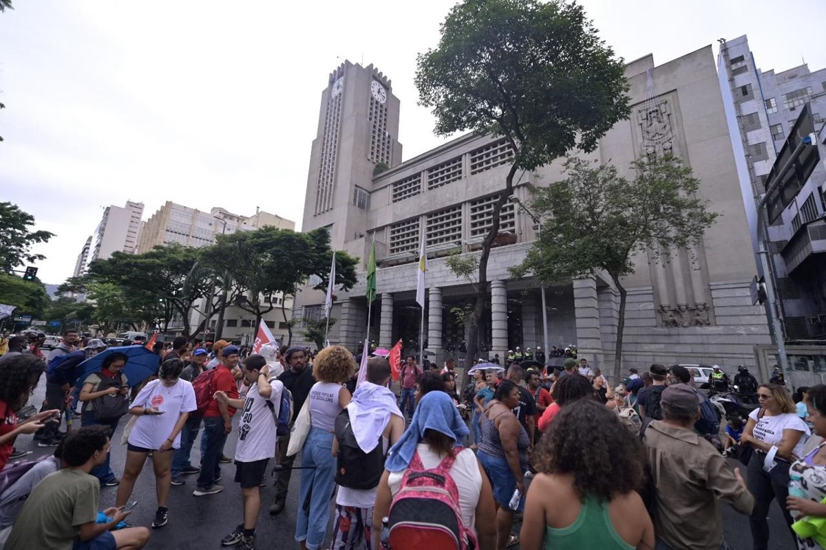 Manifestação em Belo Horizonte fecha avenida em protesto contra despejo; SAIBA TUDO