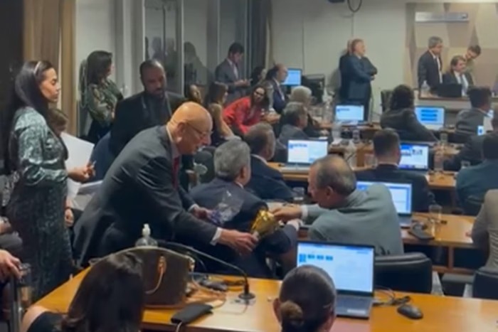 Senador catarinense leva leveza à sessão que discute indicações para o Judiciário e reforma tributária