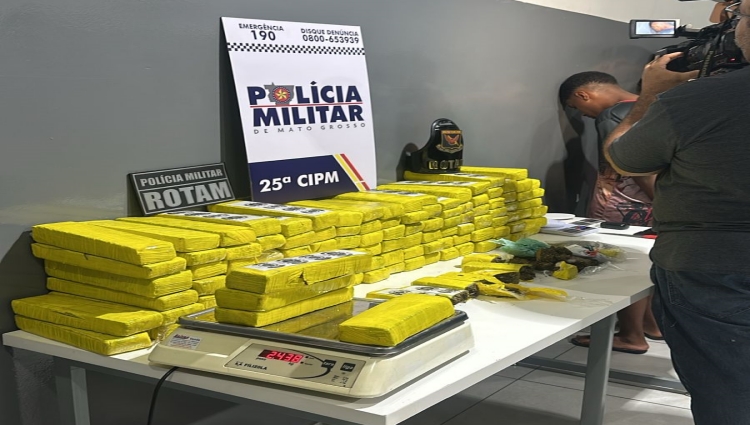 Trio é preso com 112 tabletes de maconha