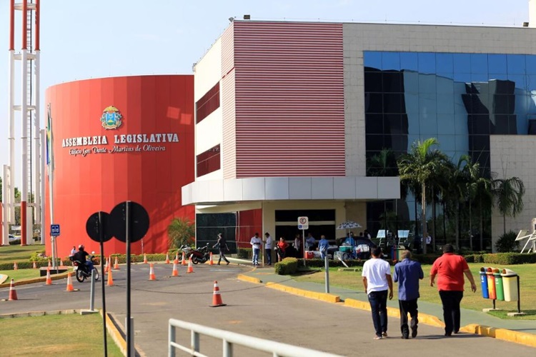 Bebê Morre Após Ser Atropelada por Placa de Sinalização no Estacionamento