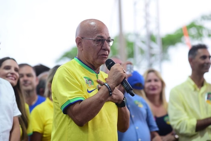 Deputado acusado de abuso enfrentou a ironia de apoiar uma medida que pode atingi-lo diretamente.