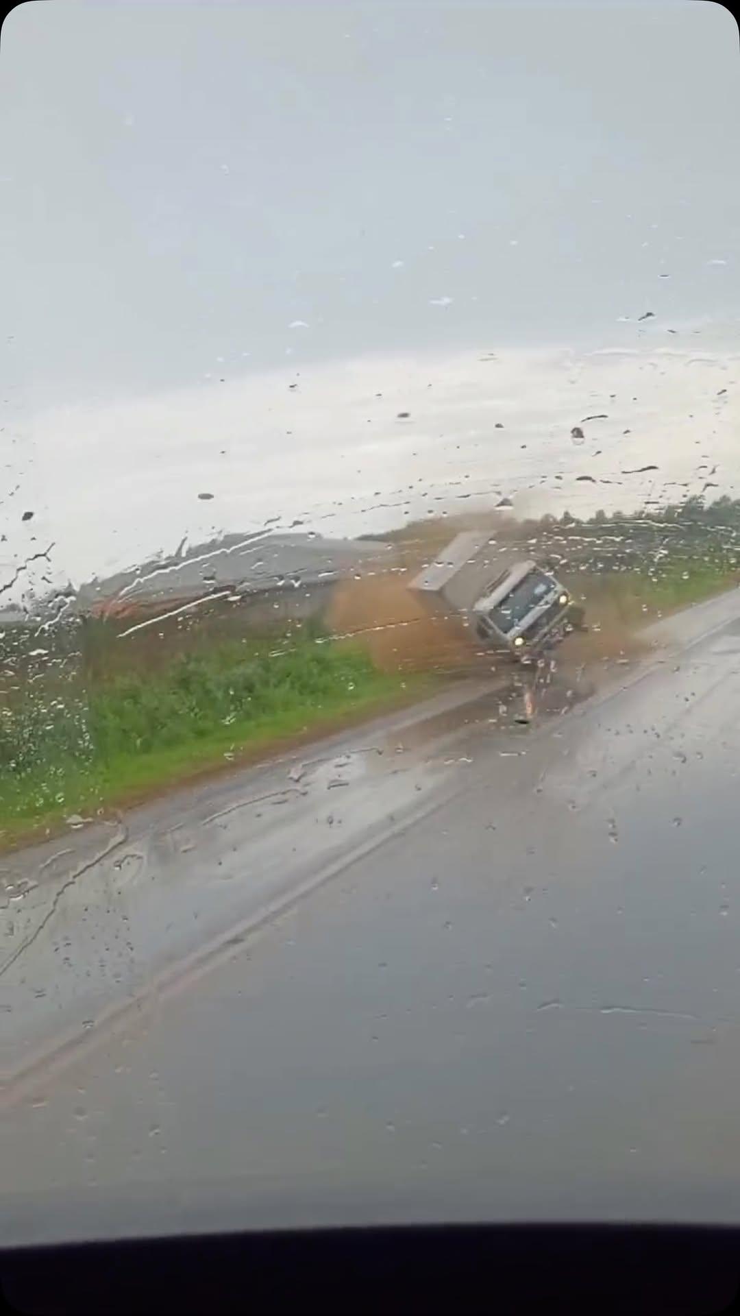 Caminhão Derrapa em Rodovia de Mato Grosso