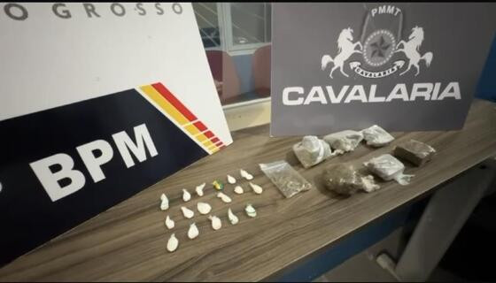 Cavalaria da PM apreende drogas no bairro Veneza