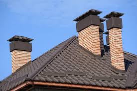 Homem fica preso em chaminé ao tentar fugir da polícia em Massachusetts; VEJA VÍDEO