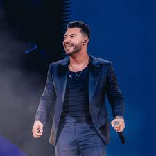 Murilo Huff é atingido durante show em Pernambuco e toma atitude chocante; VEJA VÍDEO